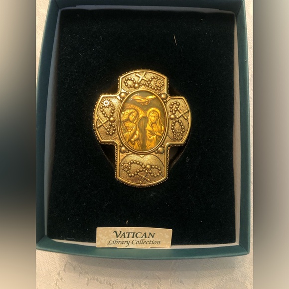 The Vatican Library Collection Gold Rosary Box - Picture 1 of 9